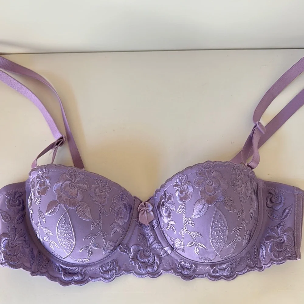 Maidenform Purple Lace Bra with Floral Detailing - Picture 1 of 1